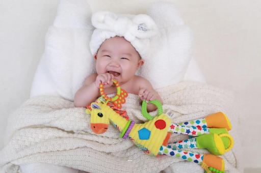 弥勒宝宝为什么会吐奶 弥勒宝宝为什么会吐奶